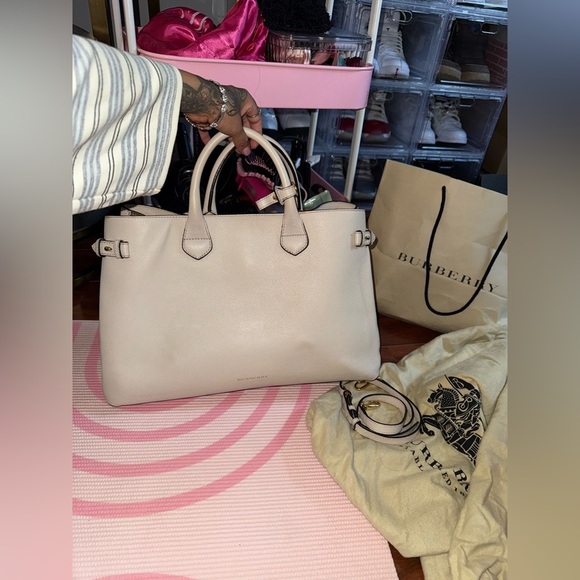 Burberry Beige Leather bag - Picture 1 of 16